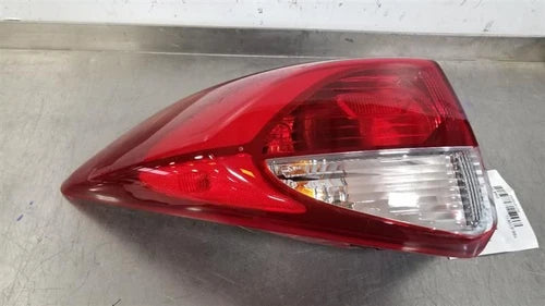16-18 HYUNDAI TUCSON LH Driver Tail Light Incandescent Quarter Panel Mounted - Used OEM Auto Part