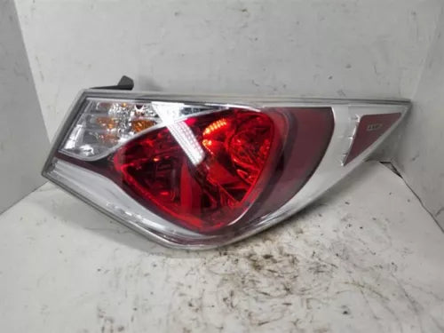 2011-2015 Hyundai Sonata RH Passenger Tail Light Lamp Vin 4 8th digit Hybrid - Used OEM Auto Part