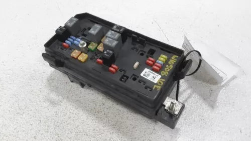 2008 2009 2010 2011 Cadillac DTS Engine Fuse Box Realy Control Oem