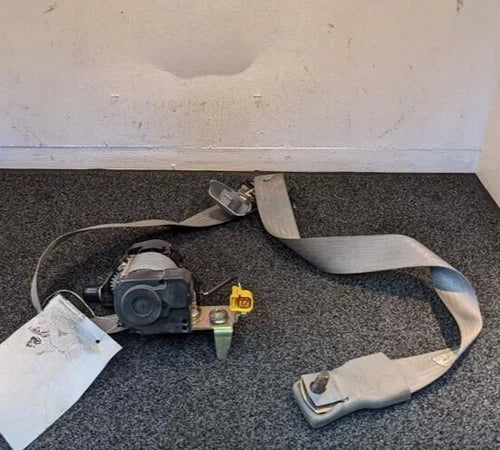 2003-2004 Ford Excursion F-250 F-350 Driver LH Seat Belt Retractor Assembly Gray - Used OEM Auto Part