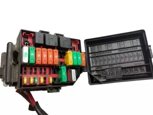 2005-2006 Ford Mustang Engine Fuse Box Coupe Warranty OEM - Used