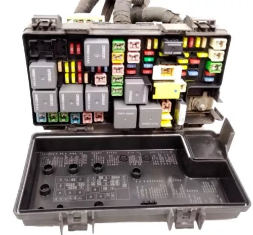 56046619AA Dodge 2010 Caravan Chrysler Town & Country Relay Fuse Box OEM - Used