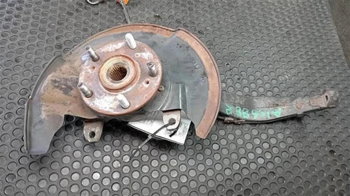 2004-2008 Acura TL RH Passenger 3.2L AT Spindle Knuckle With Hubs OEM - Used