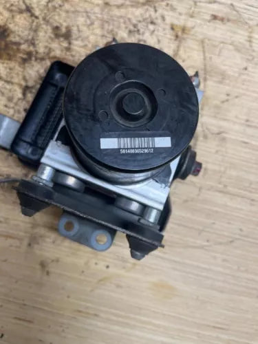 2010-2013 Mitsubishi Outlander Abs Anti-lock Brake Pump Assembly w/traction Oem - Used