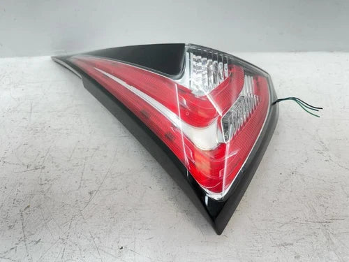 2015-2018 NISSAN MURANO RH Passenger Tail Light Assy Liftgate Mount - Used OEM Auto Part