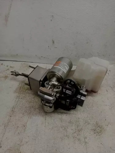 2020-2022 Nissan Frontier Power Brake Booster With Master Cylinder Used OEM