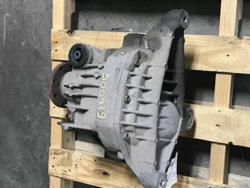 2002-05 Mercury Mountaineer Rear Differential Carrier 3.55 w/ Roll Stability OEM - Used