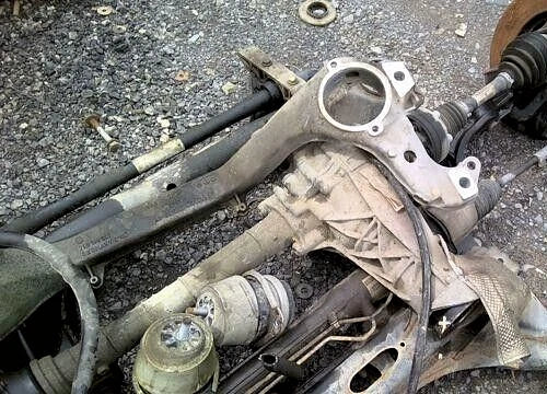2004-2006 Volkswagon Touareg 8 cylinder Front Axle Differential Carrier Assembly - Used OEM Auto Part