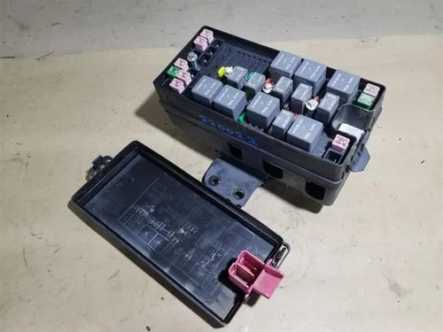 2005-2006 Ford Mustang GT Coupe 4.0L & Convertible 4.6L Engine Fuse Box RWD - Used OEM Auto Part
