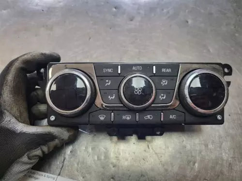 2013-2017 Buick Enclave Front Heater AC Temperature Control Unit OEM - Used
