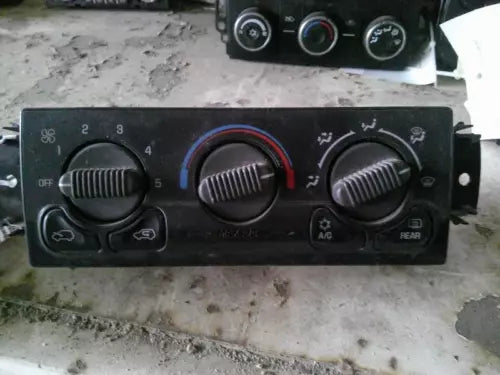 1999-2002 Chevrolet Silverado Climate AC Heater Control Unit OEM - Used