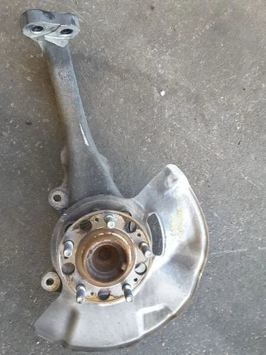 2011-2014 Hyundai Equus Front Right Passenger Side Spindle Knuckle Assembly OEM - Used