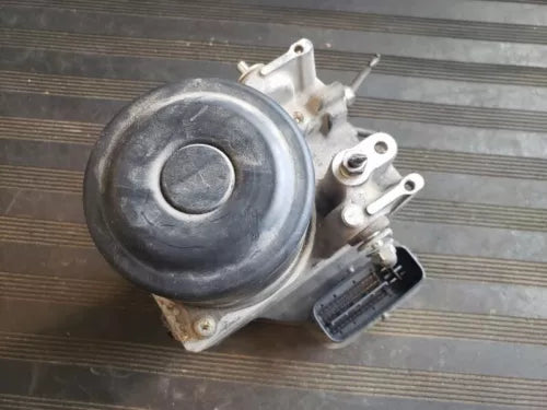 2004-2007 Toyota Highlander Anti-Lock ABS Brake System Assembly FWD W/o Hybrid - Used OEM Auto Part