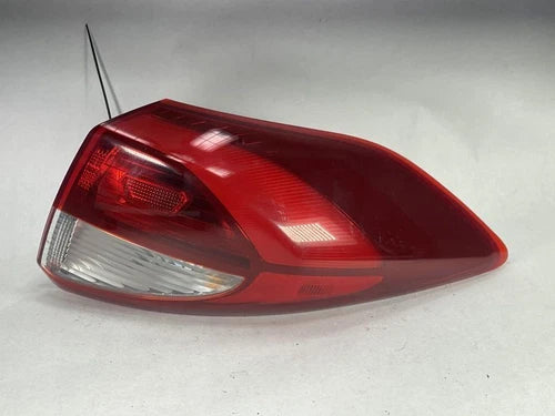 16-18 HYUNDAI TUCSON RH Passenger Tail Light Incandescent Quarter Panel Mounted - Used OEM Auto Part