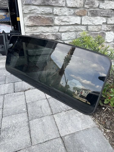 2004-2015 Nissan Armada / Infiniti QX56 SunRoof Glass OEM - Used
