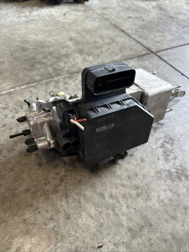 13-14 Infiniti QX56 QX80 ABS Anti Lock Brake Pump / Master Cylinder Assembly OEM - Used