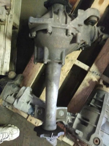 2002-2006 Cadillac Escalade Front Axle Differential Carrier 3.73 Ratio Oem - Used