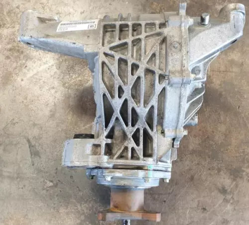 2005-2006 Cadillac SRX Rear Differential Carrier Assembly 3.90 Ratio opt GW1 - Used OEM Auto Part