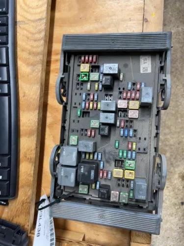 2007-2009 Chevy Suburban 1500 Engine Fuse Box Assembly OEM