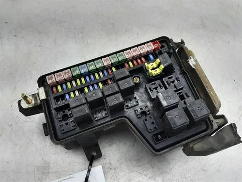 2004-2005 Dodge Ram 2500 Fuse Box Engine 5.7 L OEM - Used
