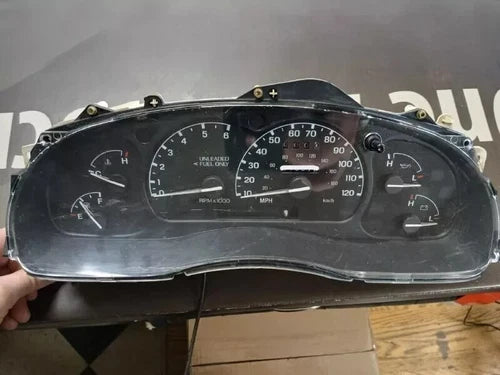 1996-1997 Ford Ranger Speedometer Gauges Cluster MPH Tachometer OEM - Used