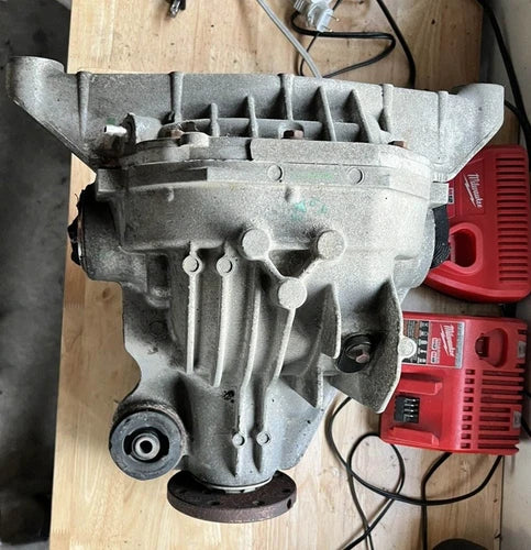 2002-2005 Mercury Mountaineer Rear Axle Differential Carrier 3.55 Ratio - Used OEM Auto Part