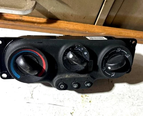 2005 CHEVROLET EQUINOX A/C Heater Climate Temperature Control OEM... - Used