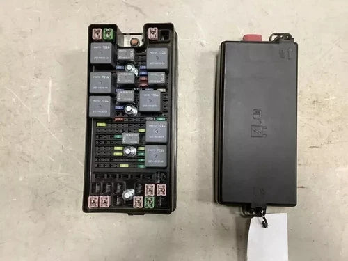 2005-2006 Ford Mustang Fuse Box Engine Assembly w/Warranty - Used OEM Auto Part