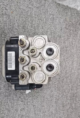 2000-2002 Chevy Tahoe/ Yukon / Suburban 1500 ABS Pump Anti Lock Brake Assembly - Used OEM Auto Part