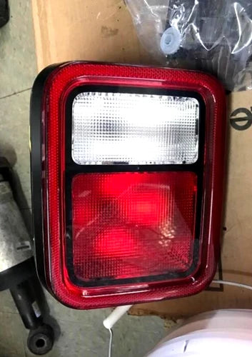 2020-2024 Jeep Gladiator Right Side Tail Light Assembly (incandescent, RH) OEM.. - Used