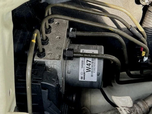 2016-2017 Kia Rio Anti Lock Brake Pump Abs Actuator and Pump Assembly OEM - Used