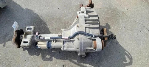 2005-2006 Chevy Suburban 1500 Front Axle Differential Carrier 3.42 Ratio - Used OEM Auto Part
