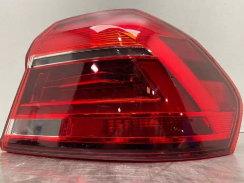 2016 Volkswagen Passat Passenger Side Quarter Panel Tail Light Assembly RH Oem - Used