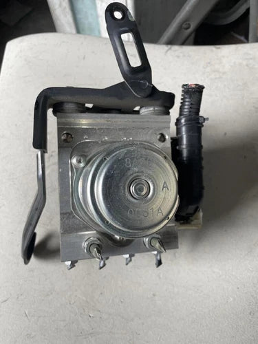 2016-2018 Honda HRV HR-V ABS Anti-Lock Brake Pump Module Assembly AWD 16-18 OEM - Used