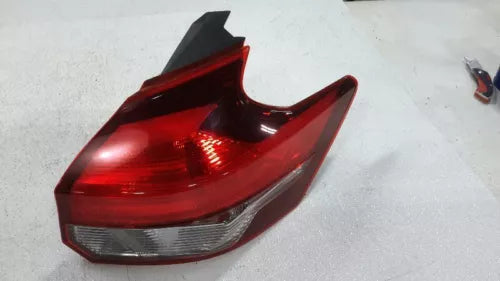 OUTER TAIL LIGHT LAMP Quarter Panel Mounted 2018- 2020 Right RH Nissan Kicks - Used OEM Auto Part