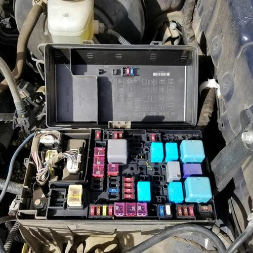 05-08 Toyota Tacoma Engine Fuse Box Assembly 2.7L 4 Cylinder W/O Skid Control toyota