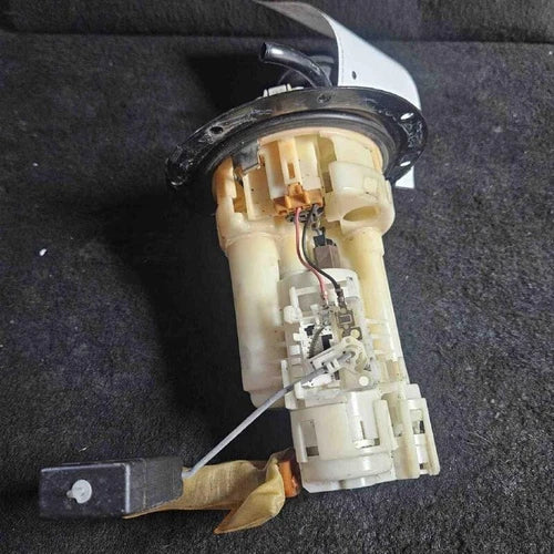 2003 2004 Toyota Matrix Corolla 1.8L Fuel Pump Pre-owned. - Used OEM Auto Part