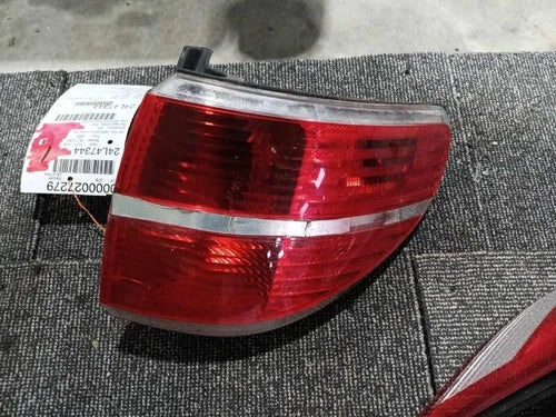 2007-2010 Saturn Outlook Tail Light Right Passenger Side OEM - Used