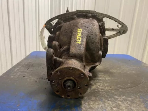 2005-2006 Ford Expedition Rear Carrier 9.75 ring gear, from 11/29/04, 3.73 ratio - Used OEM Auto Part