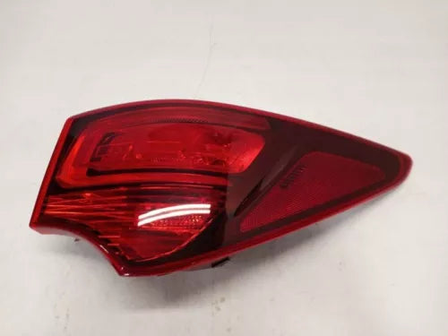 2017-2018 Hyundai Santa Fe Rear Right Passenger Side Tail Light Assembly SWB Oem - Used