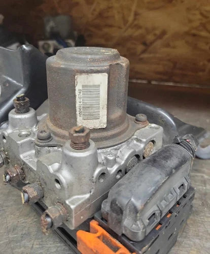 2003-2004 Honda Accord 2.4L EX ABS Anti-Lock Brake Pump Assembly OEM - Used