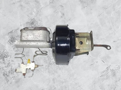 1987–1990 Jeep Wrangler YJ Power Brake Booster & Master Cylinder OEM. - Used