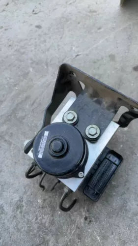 2005-2007 Toyota Sequoia ABS Pump Anti Lock Brake Pump Actuator OEM - Used