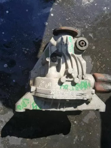 2002-2004 Ford Explorer Rear Axle Differential Carrier 3.55 Ratio OEM - Used