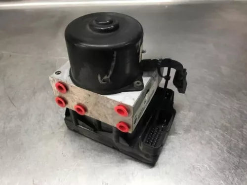 2001-2002 Nissan Xterra ABS Anti-Lock Brake Pump Assembly 4x2 OEM - Used