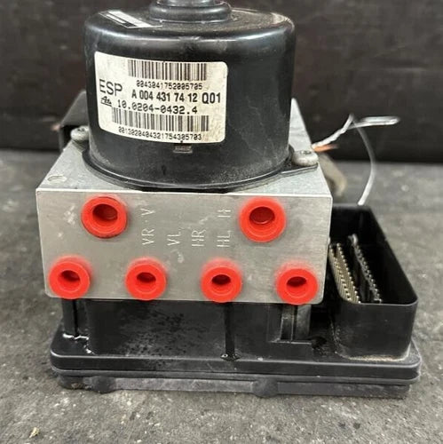 2005-2006 Chrysler Crossfire ABS Anti Lock Brake Pump Module Assembly Oem 05 06 - Used