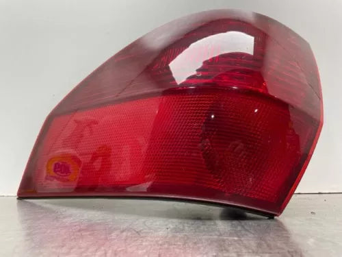 2004-2005 Toyota Sienna Right Passenger Side Tail Light Assy quarter panel OEM
