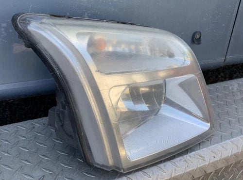 2006-2009 FORD FUSION RIGHT PASSENGER SIDE HEADLIGHT ASSEMBLY HALOGEN - Used OEM Auto Part