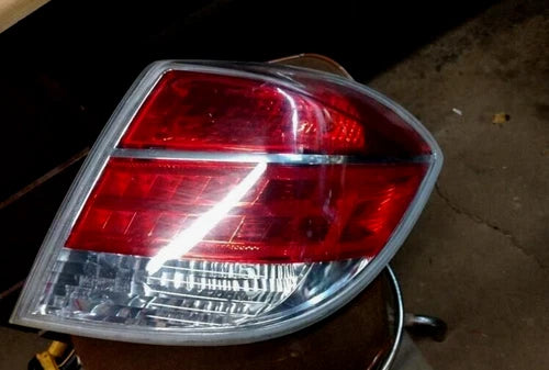 2007-2009 Saturn Aura Passenger RH Tail Light Assembly Oem - Used
