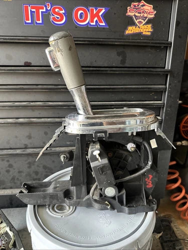 2004-2008 Ford F150 Truck AUTOMATIC Center FLOOR GEAR SHIFTER ASSEMBLY (300) - Used OEM Auto Part